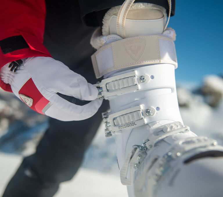 Focus su scarpone da sci bianco Rossignol