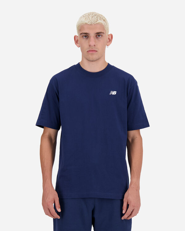 Small logo sport essential m