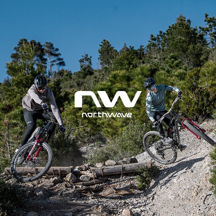Ciclisti che indossano abbigliamento Northwave
