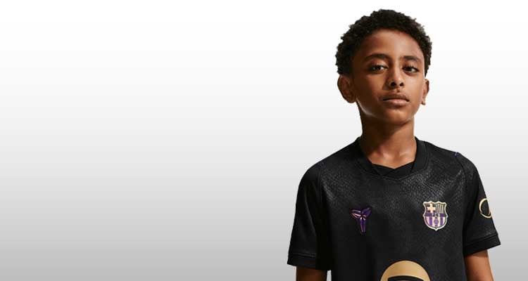 Bambino che indossa maglia Barcellona