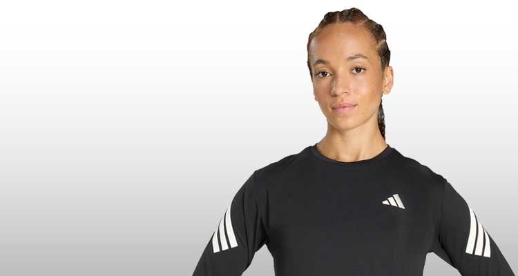 Ragazza che indossa t-shirt tecnica adidas