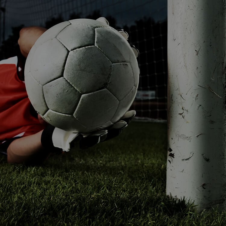 Focus pallone da calcio parato