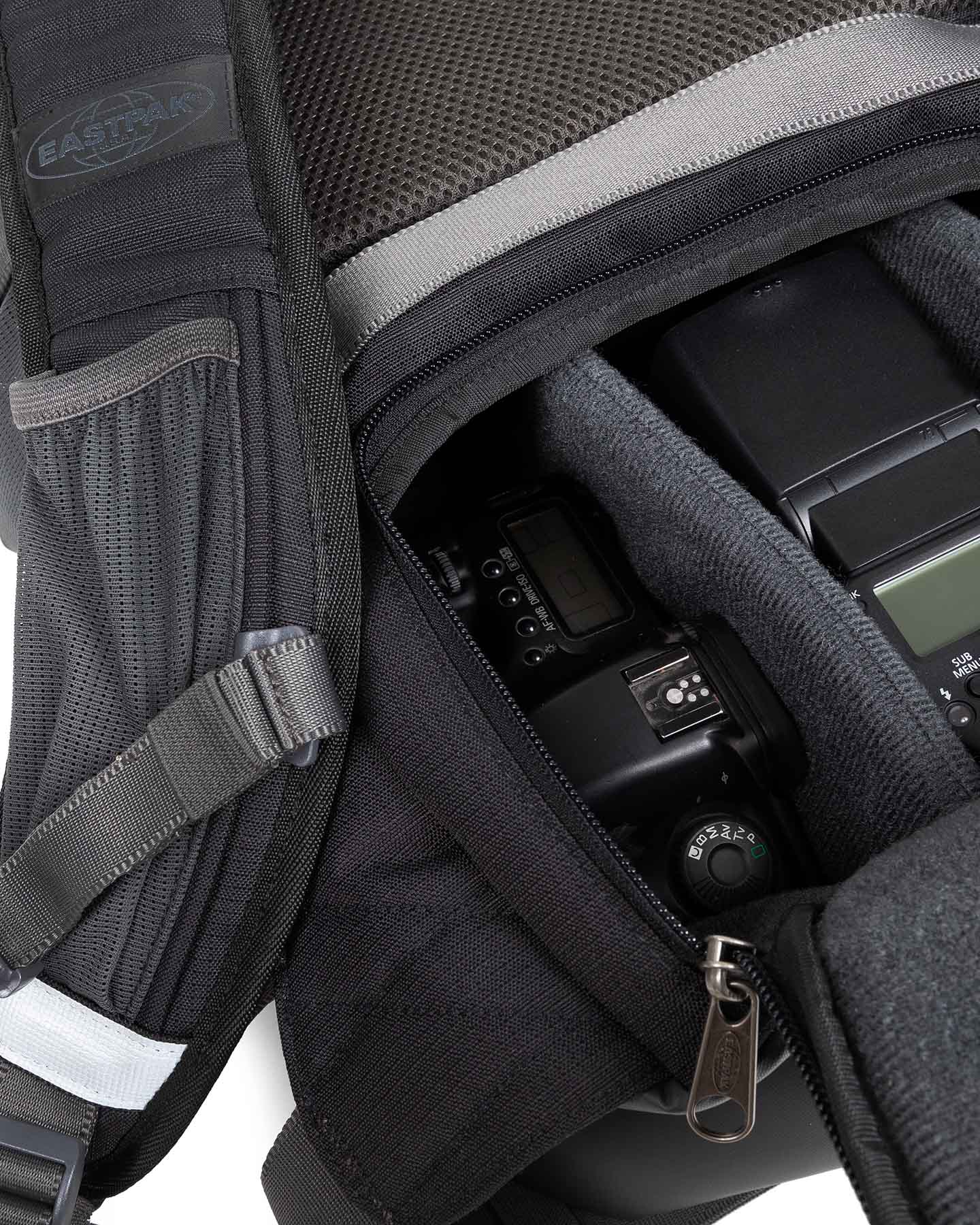 Zaino EASTPAK OUT CAMERA PACK OUT  - Nero - 4 | Cisalfa Sport